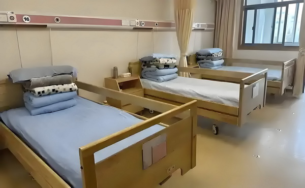 办理深圳户口_佟丽娅儿子正脸曝光，五官气质超像爸爸 佟丽娅儿平时都住在公司宿舍
